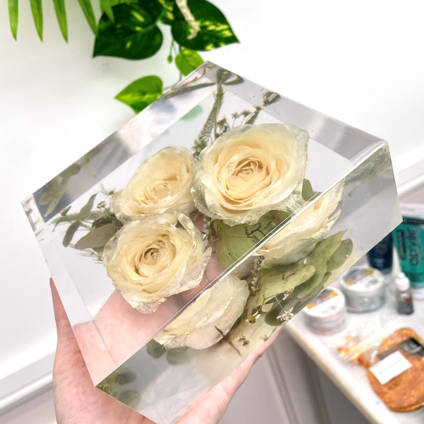 White Roses in Resin by Crystal Resin by Lucy